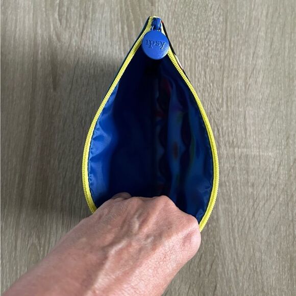 NEW … IPSY Cosmetic / Makeup Bag - Picture 3 of 3